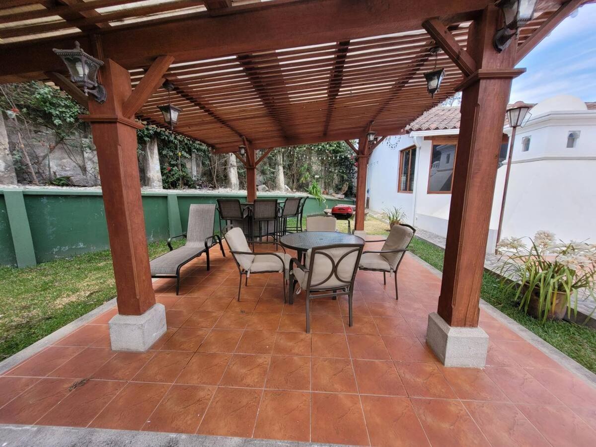 Amplia Casa Guatemala Con Pergola Y Jardin Holiday home Antigua