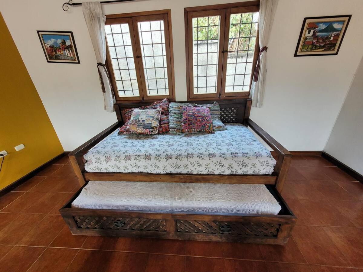 Amplia Casa Guatemala Con Pergola Y Jardin * Antigua
